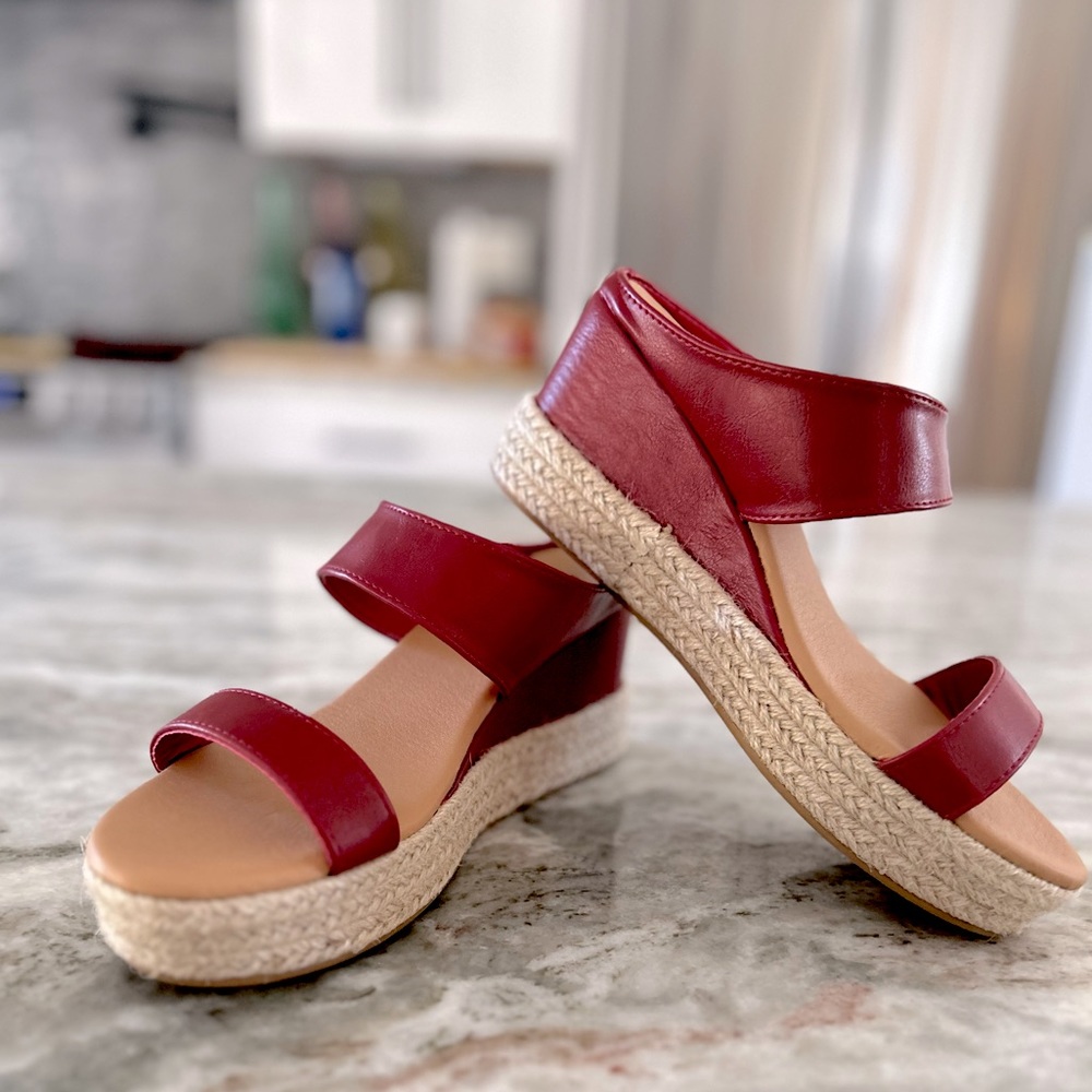 NWT Journey Collection Slip On Espadrille Wedge Sandals